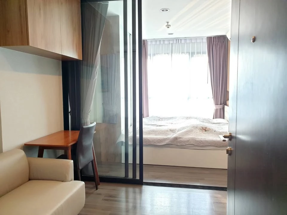 Condo for rent, The Base Park West, complete facilities The condo is ready to move in immediately.