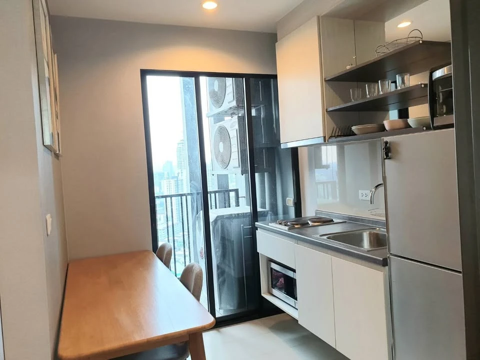 Condo for rent, The Base Park West, complete facilities The condo is ready to move in immediately.