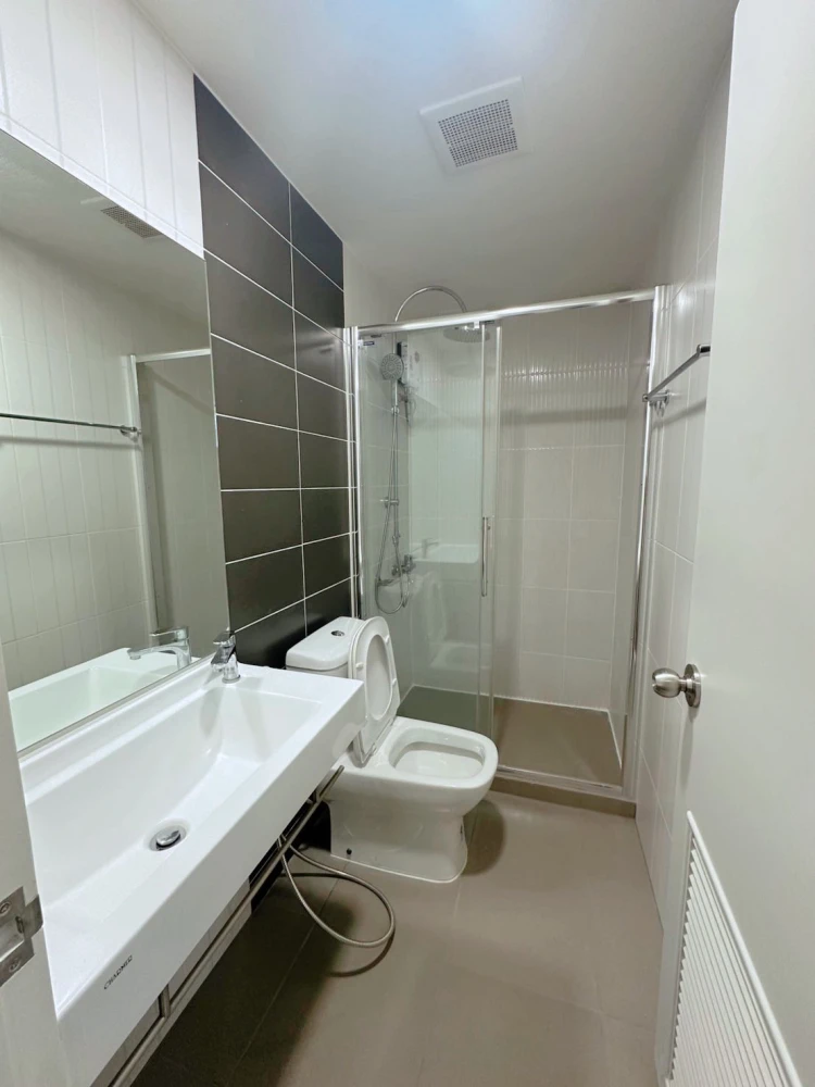 For rent!! The President Sukhumvit-Samut Prakan Condo, fully furnished, move in ready! Don't miss out!!