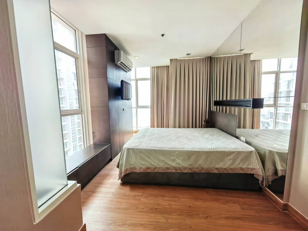 For rent Condo The Coast Bangkok Sukhumvit Bangna, city view, decorated with luxury furniture
