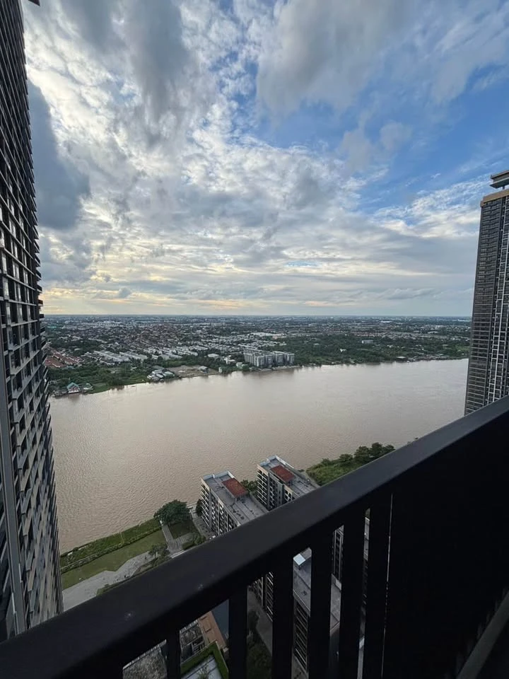 Condo for rent, The Politan Rive, high floor, appliances included + fully furnished. Hurry and reserve now! This room is very nice!!!