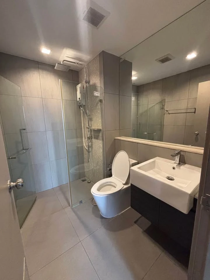 Condo for rent, The Politan Rive, high floor, appliances included + fully furnished. Hurry and reserve now! This room is very nice!!!