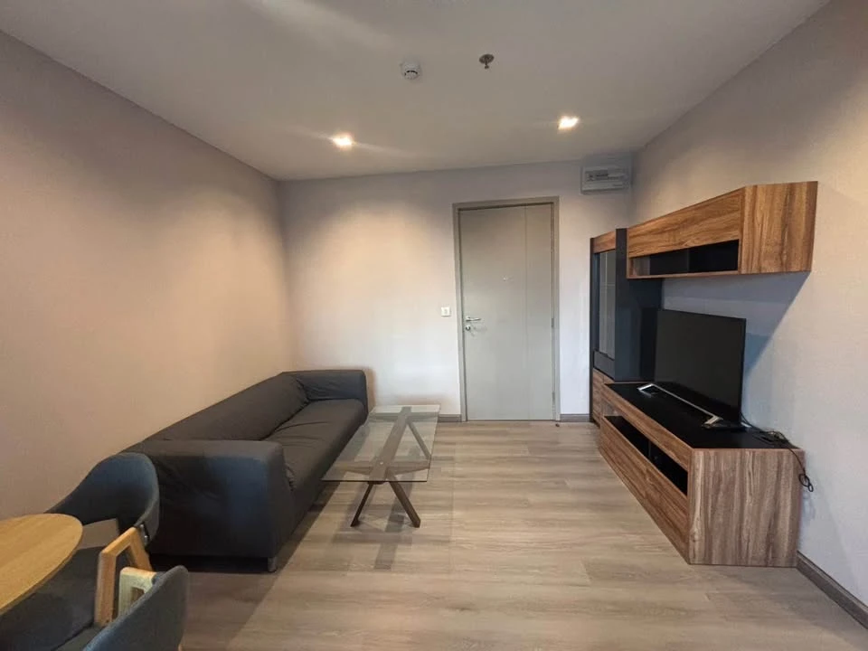 Condo for rent, The Politan Rive, high floor, appliances included + fully furnished. Hurry and reserve now! This room is very nice!!!