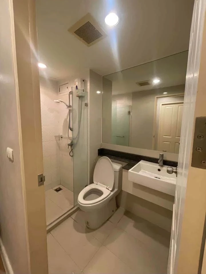 Condo for rent, The Chris Ratchada 17, ready to move in, fully furnished, electrical appliances included. If you don't reserve, you'll regret it later