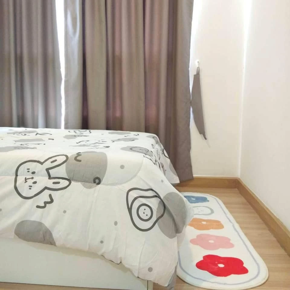 Condo for rent, The Kith Tiwanon, 2 bedrooms, decorated in white tones. Affordable prices, don't miss it.