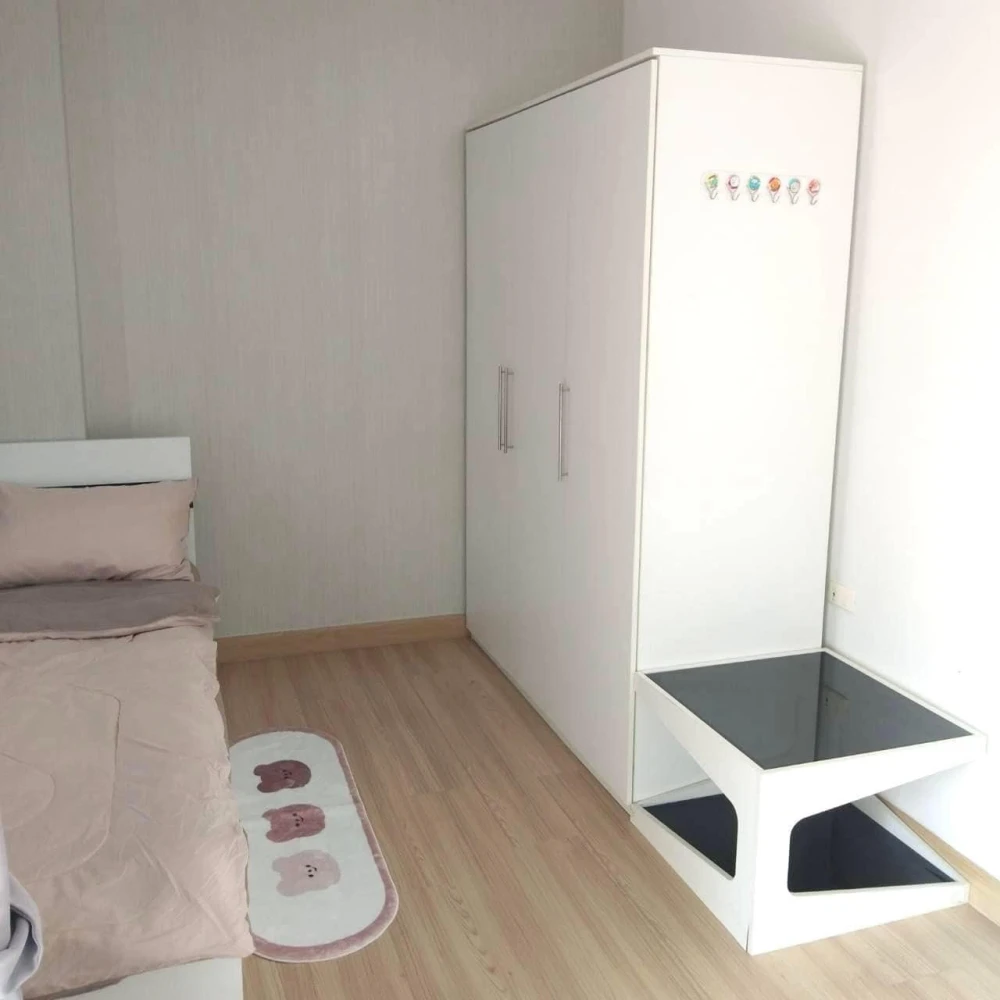 Condo for rent, The Kith Tiwanon, 2 bedrooms, decorated in white tones. Affordable prices, don't miss it.
