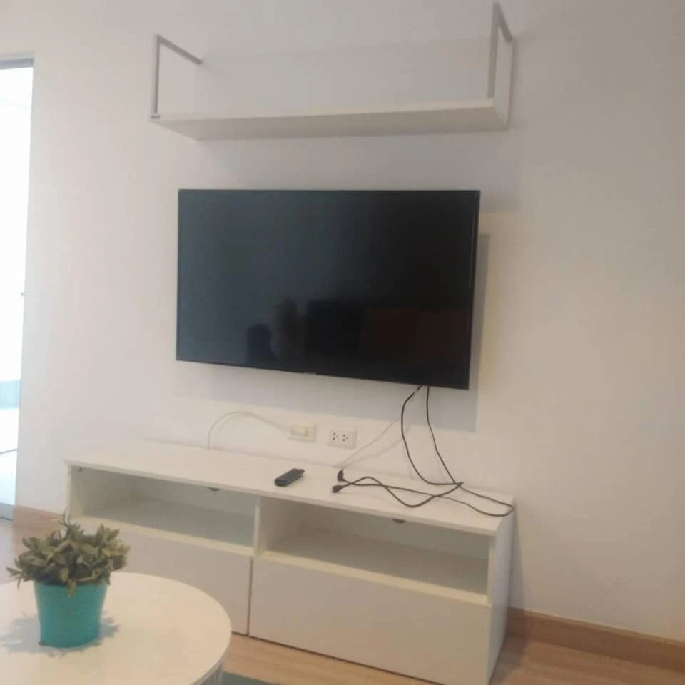 Condo for rent, The Kith Tiwanon, 2 bedrooms, decorated in white tones. Affordable prices, don't miss it.
