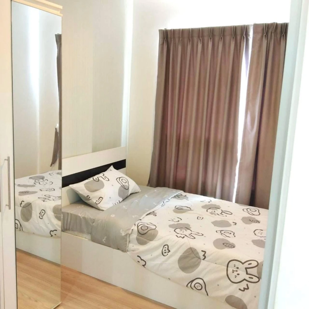 Condo for rent, The Kith Tiwanon, 2 bedrooms, decorated in white tones. Affordable prices, don't miss it.