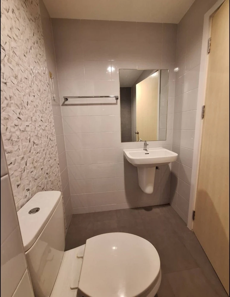 For rent!! Condo The Trust @ BTS Erawan, 19th floor, beautiful room, fully furnished, ready to move in immediately. Reserve now!!