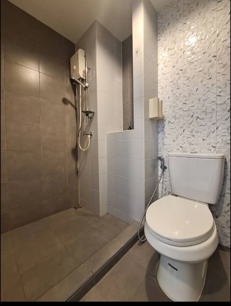 For rent!! Condo The Trust @ BTS Erawan, 19th floor, beautiful room, fully furnished, ready to move in immediately. Reserve now!!