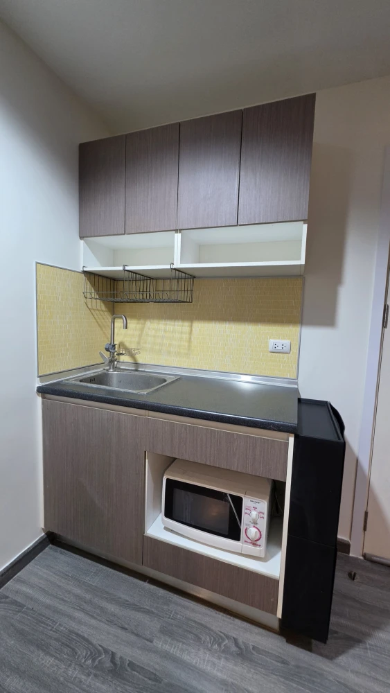 Condo for rent, The Trust BTS Erawan, 11th floor, next to the BTS, fully furnished, ready, miss, will regret!