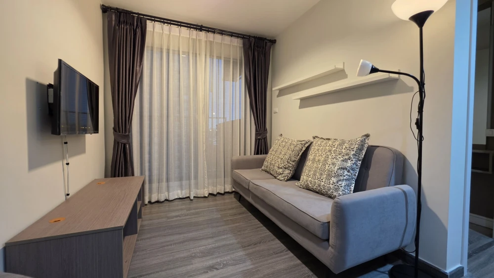 Condo for rent, The Trust BTS Erawan, 11th floor, next to the BTS, fully furnished, ready, miss, will regret!
