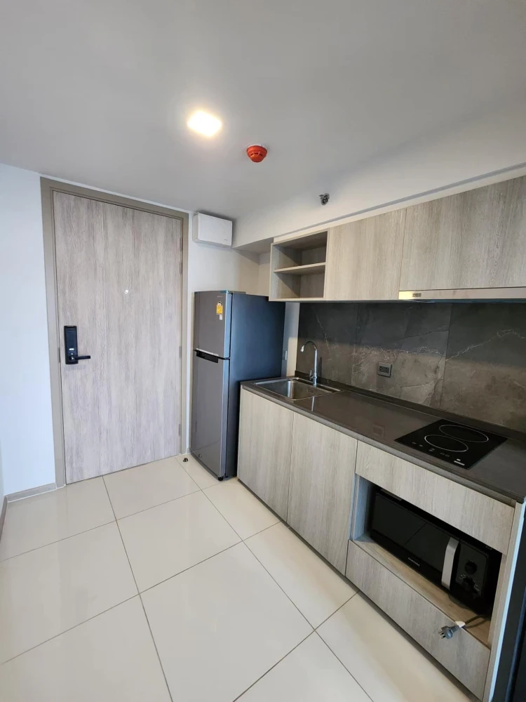 Condo for rent, The Tree Phatthanakan - Ekkamai, Duplex room, east facing, room exposed to morning sunlight.