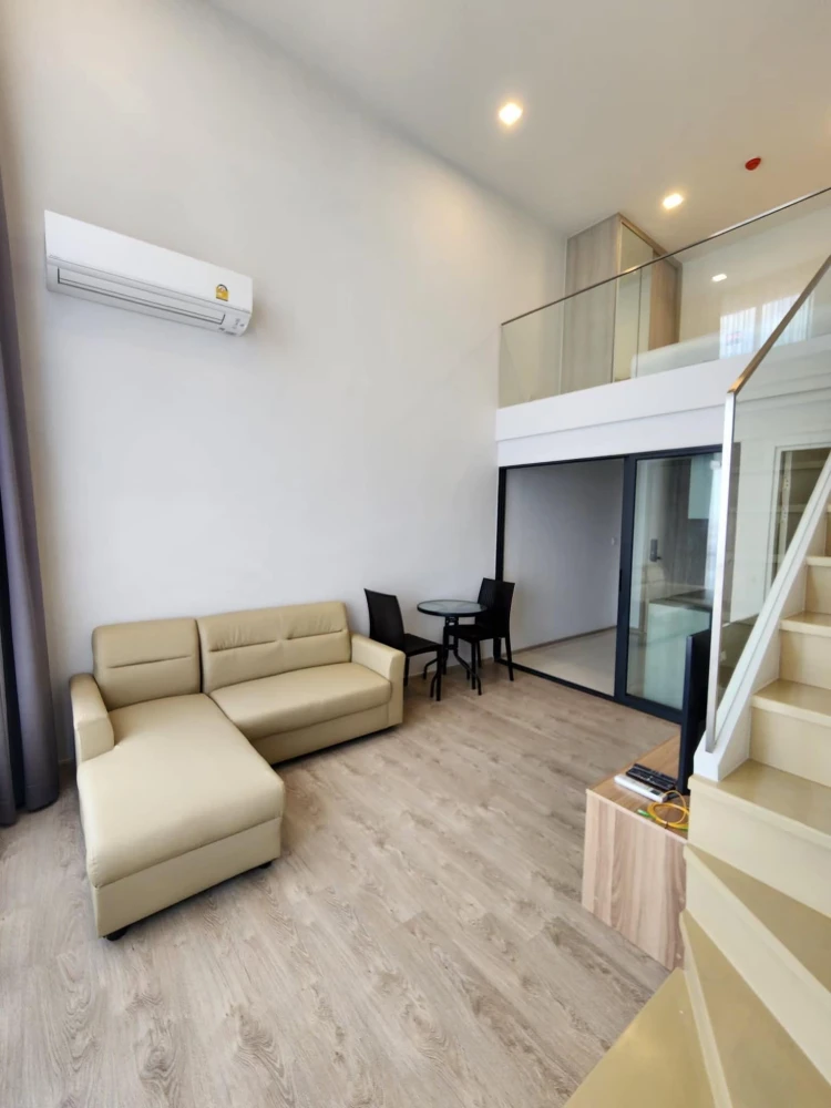 Condo for rent, The Tree Phatthanakan - Ekkamai, Duplex room, east facing, room exposed to morning sunlight.