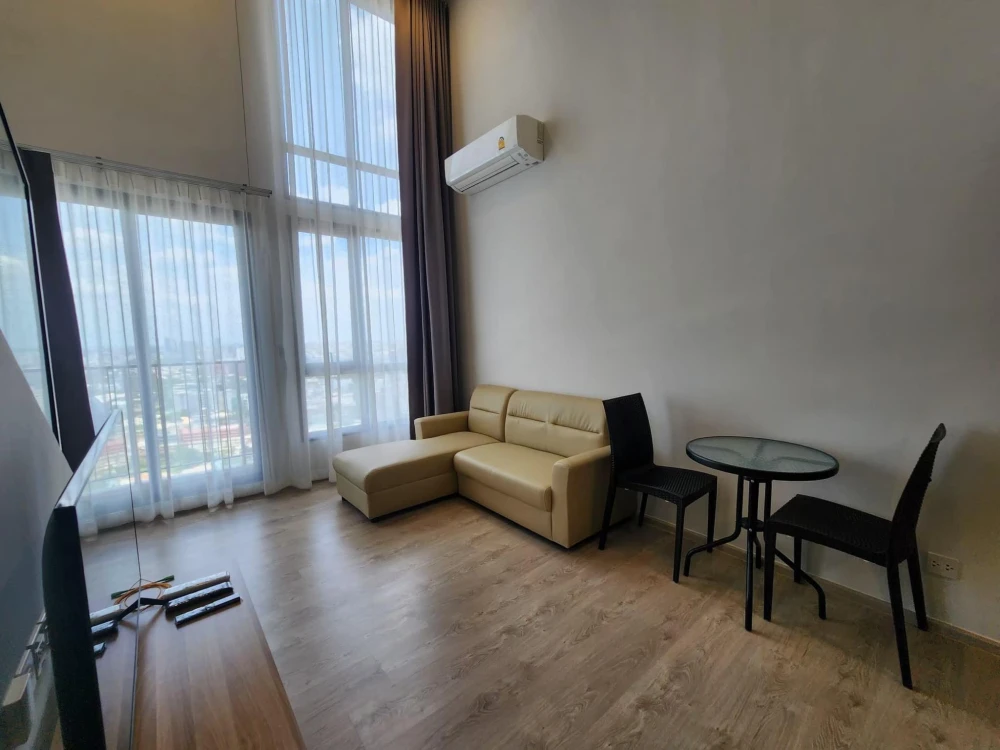 Condo for rent, The Tree Phatthanakan - Ekkamai, Duplex room, east facing, room exposed to morning sunlight.
