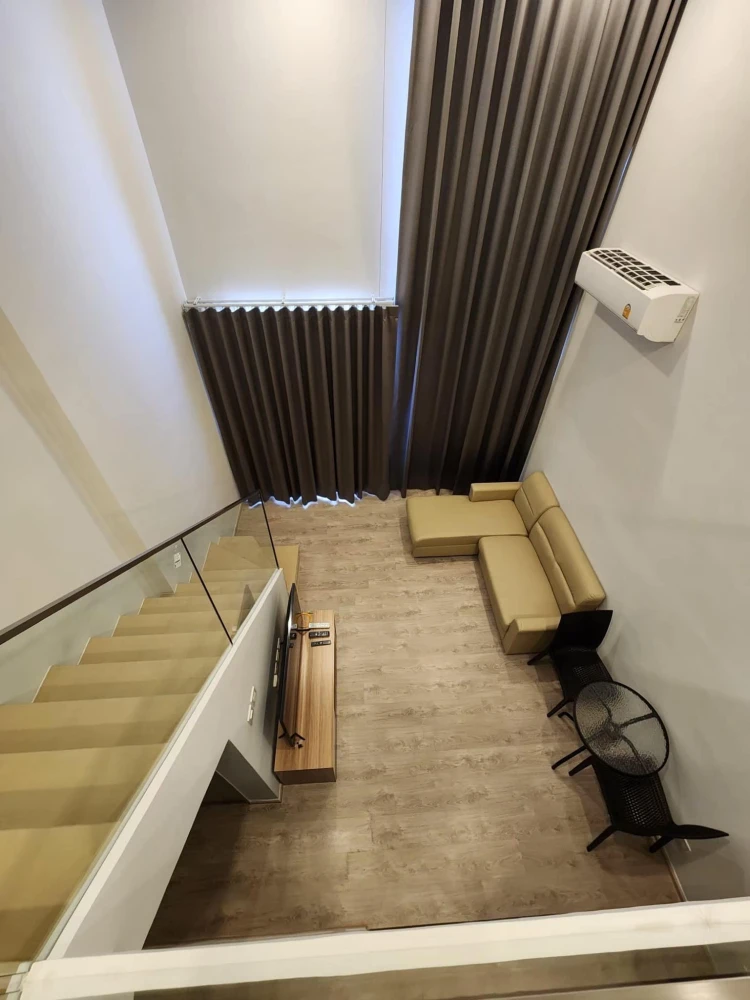 Condo for rent, The Tree Phatthanakan - Ekkamai, Duplex room, east facing, room exposed to morning sunlight.