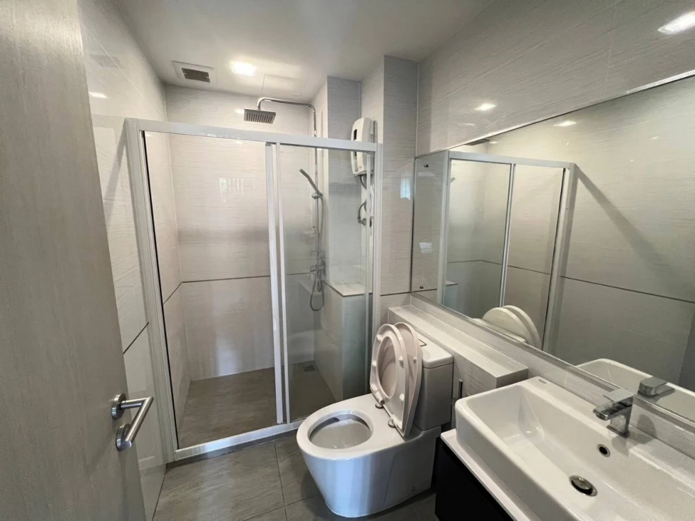 For rent!! Condo The Tree On Nut Station, swimming pool view, convenient transportation, near On Nut BTS, hurry to book now!!