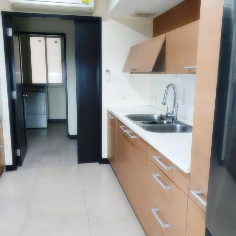 For rent!! Condo The Park Chidlom, 21st floor, luxury condo, spacious, can live in the whole house, if you don't book, you will regret it!!