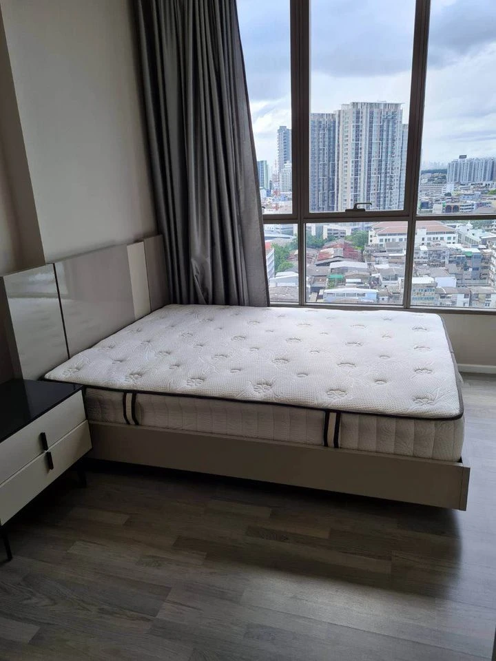 For rent!! Condo The Room Sathorn-Saint Louis, minimalist style room, spacious area, million-dollar view, good common area, don't miss it!!