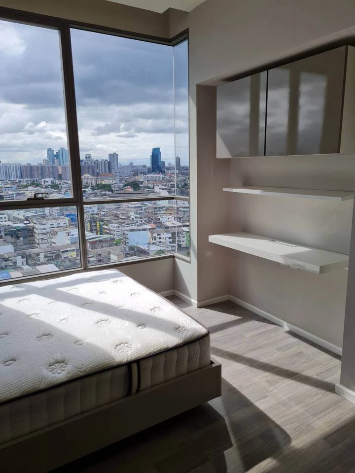 For rent!! Condo The Room Sathorn-Saint Louis, minimalist style room, spacious area, million-dollar view, good common area, don't miss it!!