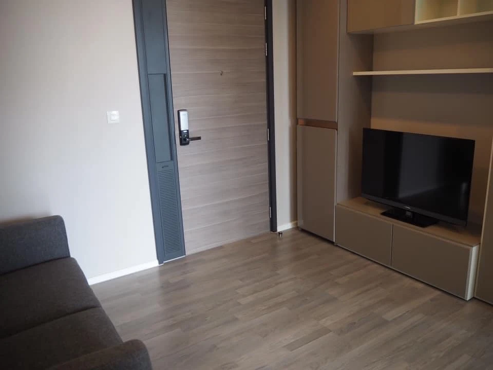 For rent!! Condo The Room Sathorn-Saint Louis, minimalist style room, spacious area, million-dollar view, good common area, don't miss it!!