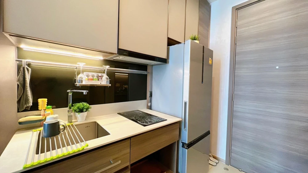 Condo for rent The Line Phahon-Pradipat The room is decorated with built-ins, city view, you can just drag your luggage in and move in.