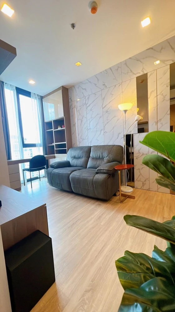 Condo for rent The Line Phahon-Pradipat The room is decorated with built-ins, city view, you can just drag your luggage in and move in.