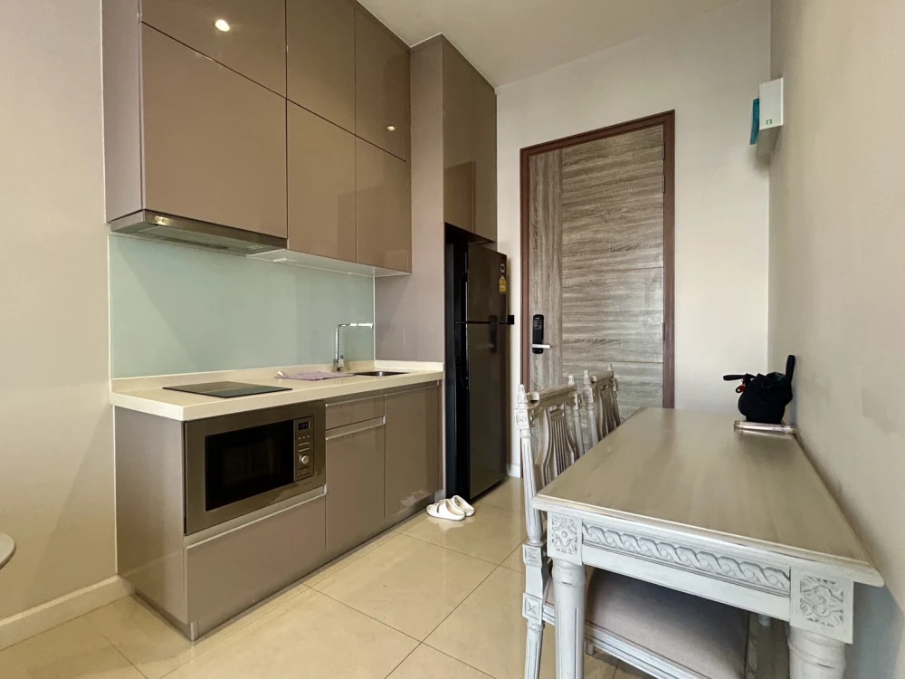 For rent!! Mayfair Place Condo, Sukhumvit 50, 5th floor, Building A, beautiful room, stunning view, ready to move in. Reserve now!!