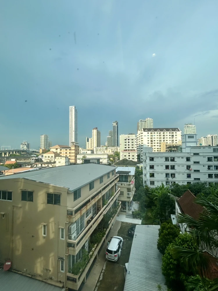 For rent!! Mayfair Place Condo, Sukhumvit 50, 5th floor, Building A, beautiful room, stunning view, ready to move in. Reserve now!!