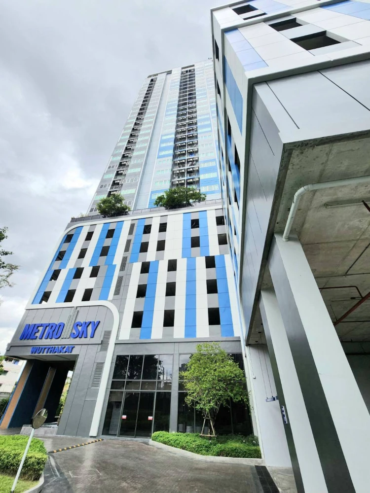 For rent!! Condo Metro Sky Wutthakat 8th floor, corner room, brand new room, good location condo, convenient transportation, don't miss it!!