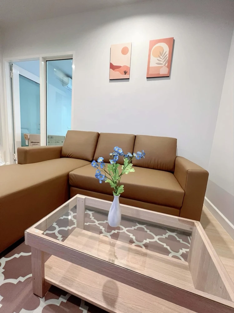 Condo for rent, Metro Sky Wutthakat, nice bed, nice sofa, swimming pool view. Just carry your bag and move in.