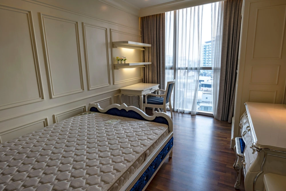 Condo for rent, Le Luxe Condominium, view of Sukhumvit Road, see BTS cars, not blocked by buildings, corner room.