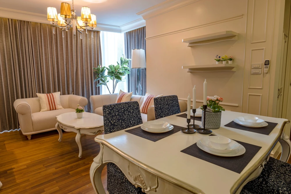 Condo for rent, Le Luxe Condominium, view of Sukhumvit Road, see BTS cars, not blocked by buildings, corner room.