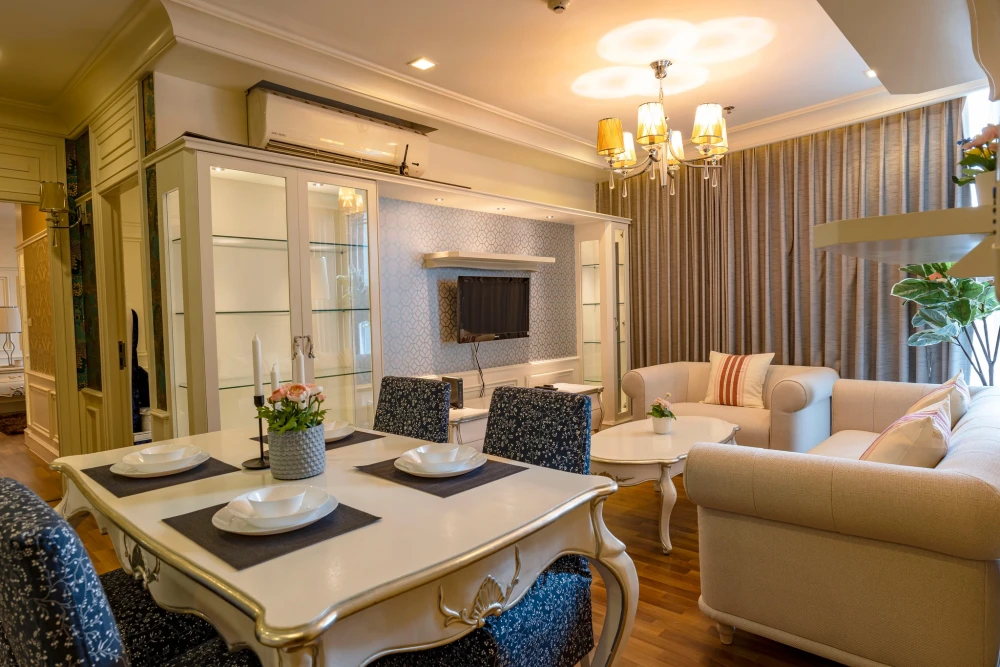 Condo for rent, Le Luxe Condominium, view of Sukhumvit Road, see BTS cars, not blocked by buildings, corner room.