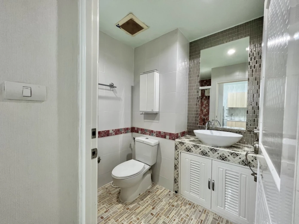 For rent!! Condo A Space Asoke-Ratchada, 4rd floor, Building A, beautiful room, convenient transportation, ready to move in, don't miss it!!