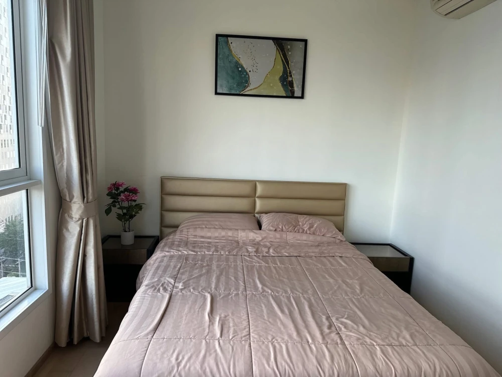 For rent!! HQ Thonglor Condo, 14th floor, beautiful unit, fully furnished with premium furniture, ready to move in. Don't miss out!!