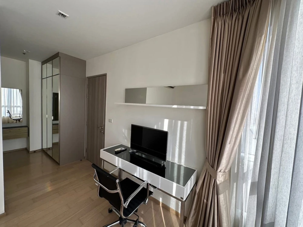For rent!! HQ Thonglor Condo, 14th floor, beautiful unit, fully furnished with premium furniture, ready to move in. Don't miss out!!