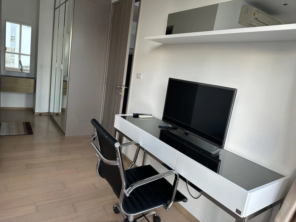 For rent!! HQ Thonglor Condo, 14th floor, beautiful unit, fully furnished with premium furniture, ready to move in. Don't miss out!!