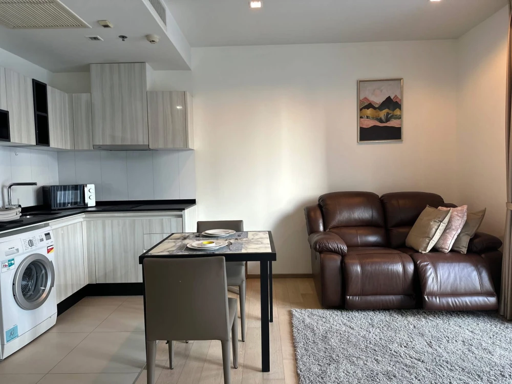 For rent!! HQ Thonglor Condo, 14th floor, beautiful unit, fully furnished with premium furniture, ready to move in. Don't miss out!!