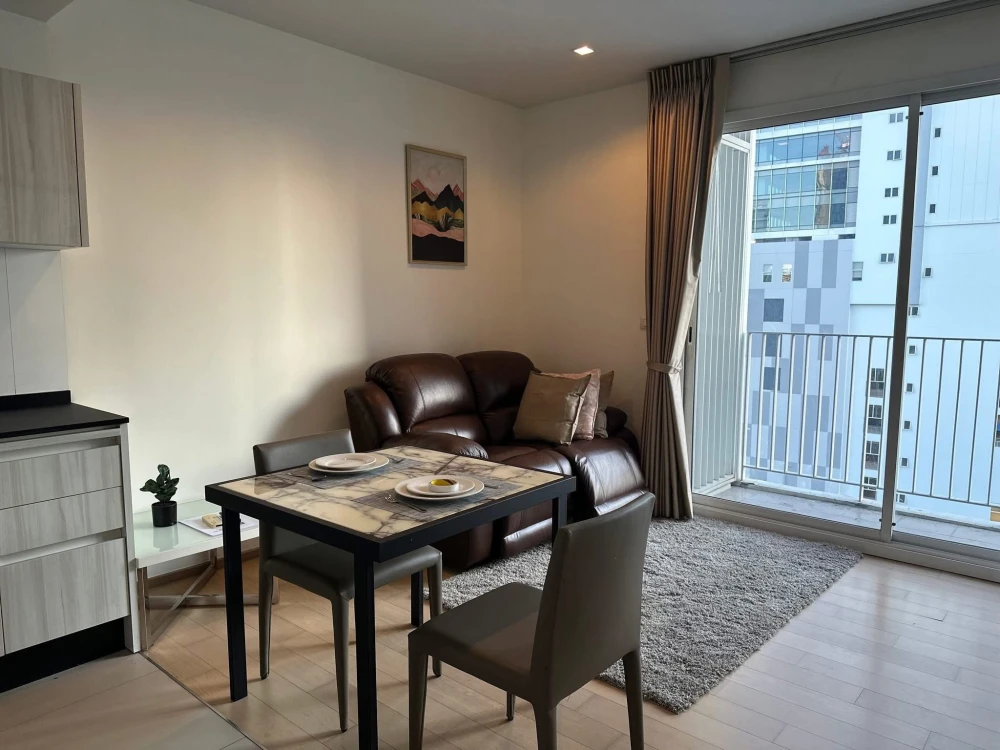For rent!! HQ Thonglor Condo, 14th floor, beautiful unit, fully furnished with premium furniture, ready to move in. Don't miss out!!