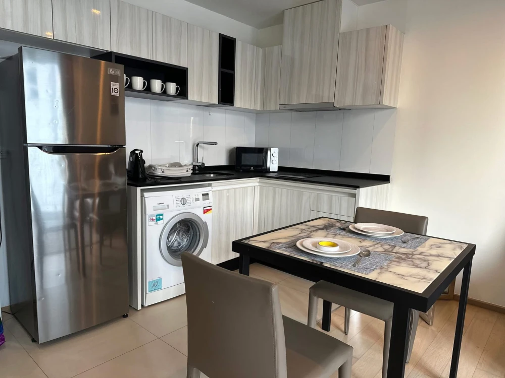 For rent!! HQ Thonglor Condo, 14th floor, beautiful unit, fully furnished with premium furniture, ready to move in. Don't miss out!!