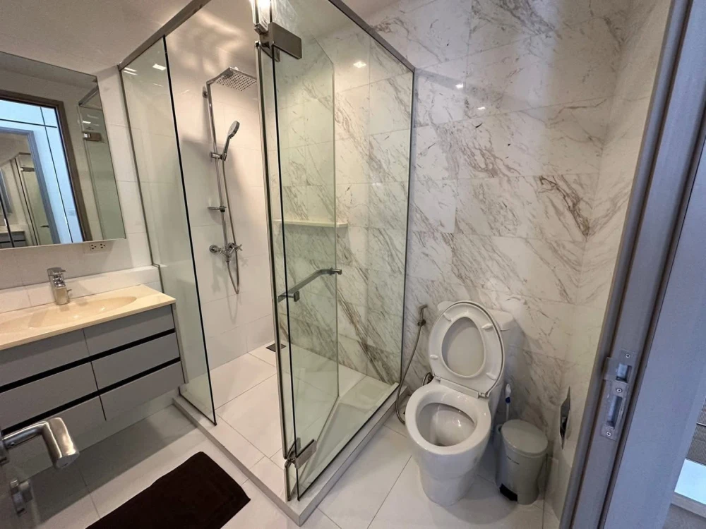 For rent!! HQ Thonglor Condo, 14th floor, beautiful unit, fully furnished with premium furniture, ready to move in. Don't miss out!!