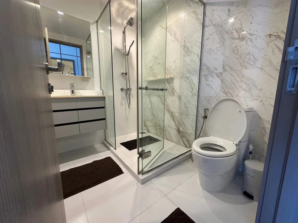 For rent!! HQ Thonglor Condo, 14th floor, beautiful unit, fully furnished with premium furniture, ready to move in. Don't miss out!!
