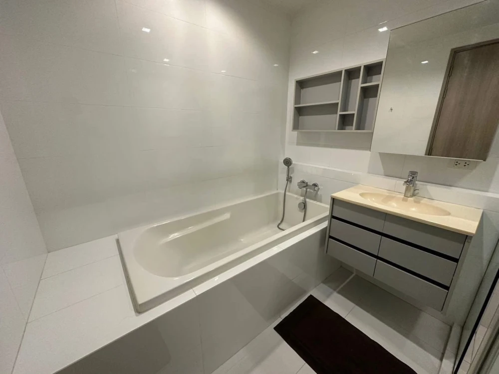 For rent!! HQ Thonglor Condo, 14th floor, beautiful unit, fully furnished with premium furniture, ready to move in. Don't miss out!!