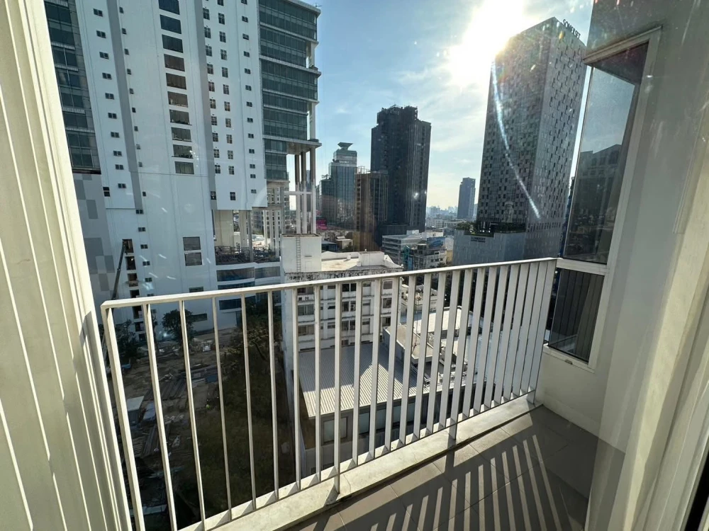 For rent!! HQ Thonglor Condo, 14th floor, beautiful unit, fully furnished with premium furniture, ready to move in. Don't miss out!!