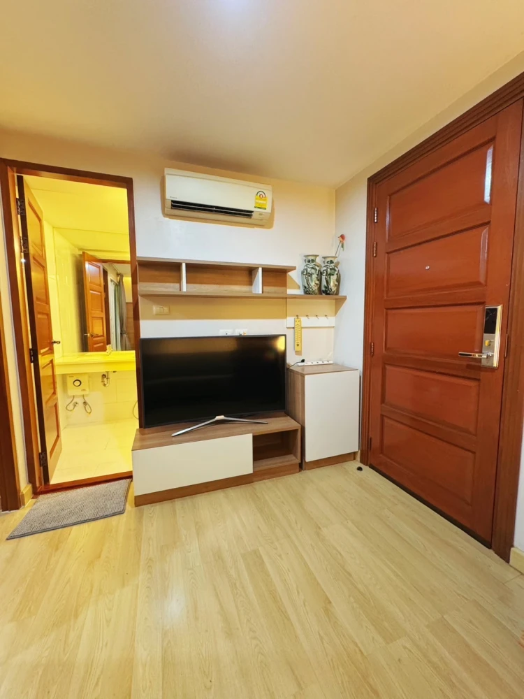 Condo for rent! Emerald Residence Ratchada, 2nd floor, Building C. Beautiful room, fully furnished, ready to move in. Don't miss out!!