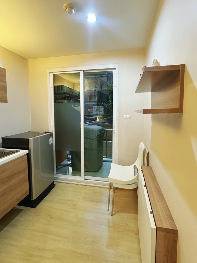 Condo for rent! Emerald Residence Ratchada, 2nd floor, Building C. Beautiful room, fully furnished, ready to move in. Don't miss out!!