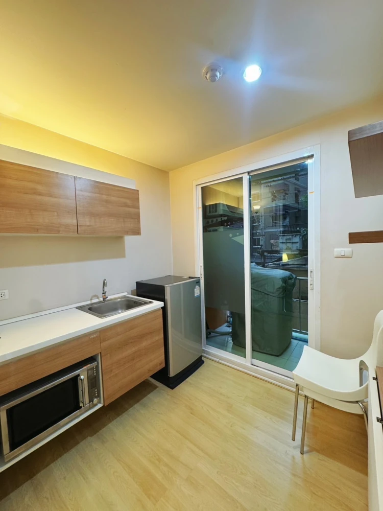 Condo for rent! Emerald Residence Ratchada, 2nd floor, Building C. Beautiful room, fully furnished, ready to move in. Don't miss out!!