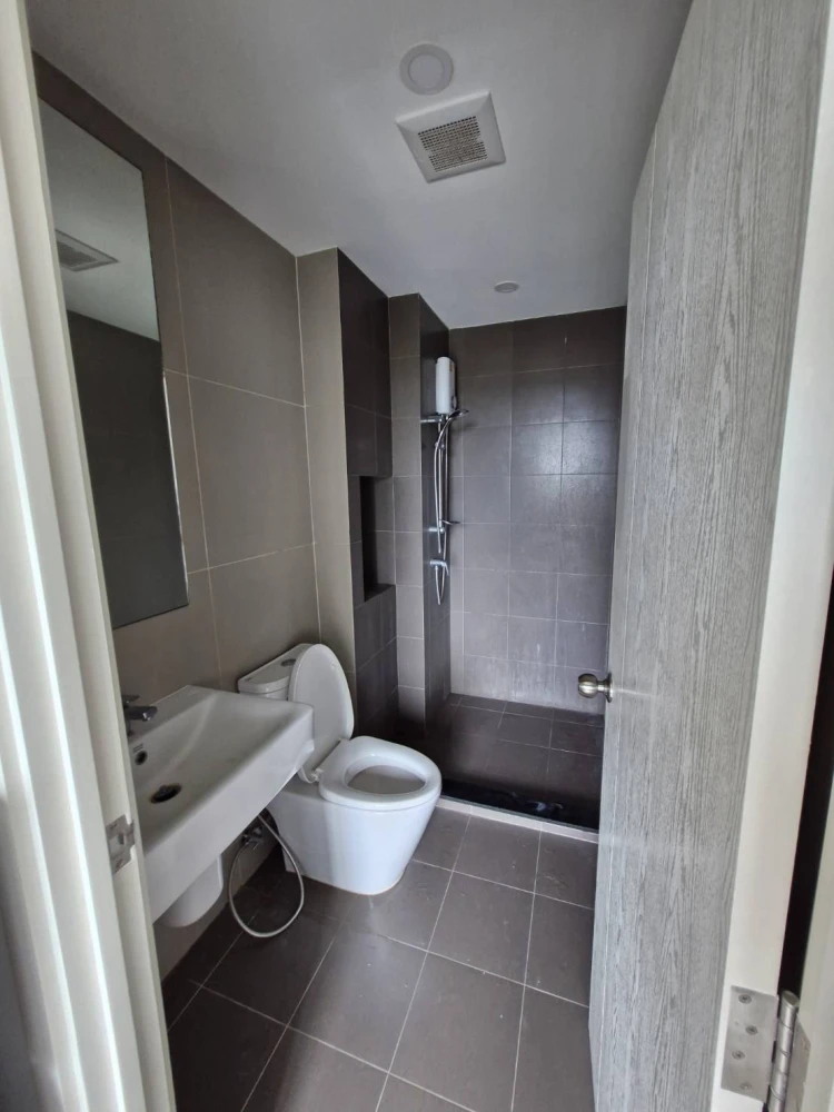 For rent!! Condo Elio Sathorn-Wutthakat, 41st floor, Building A, beautiful room, good location, good price, convenient transportation, don't miss it!!