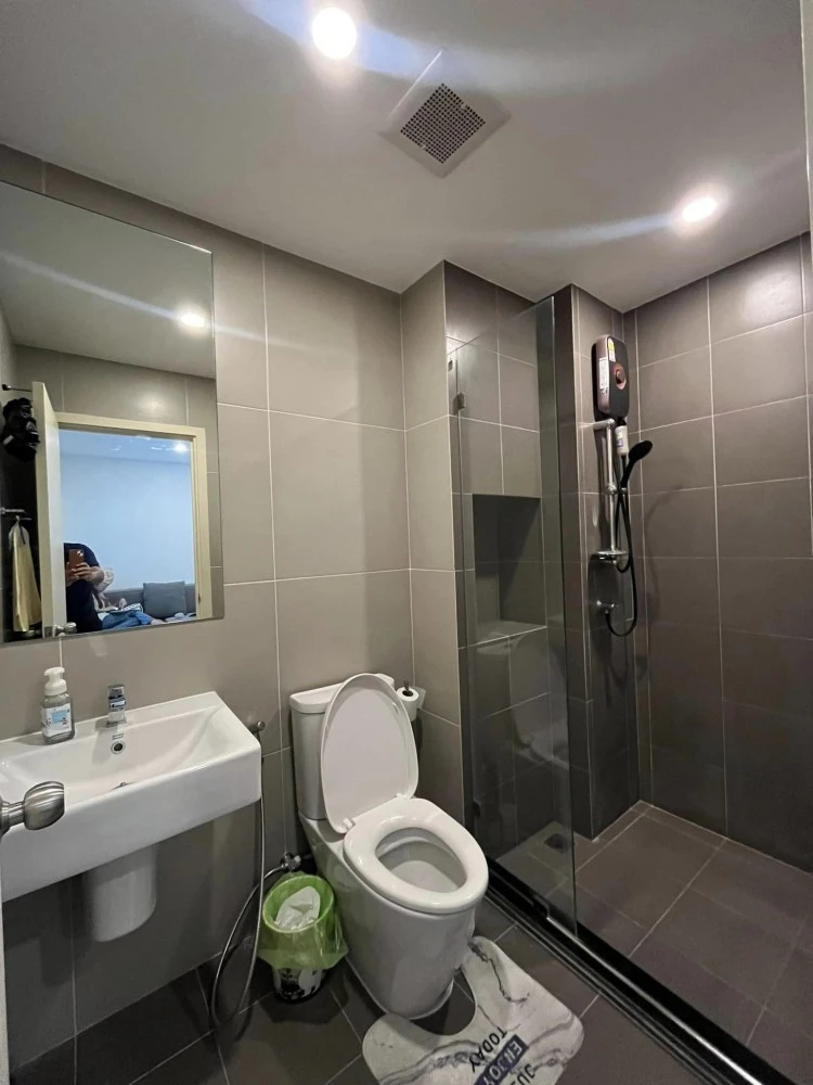 Condo for rent, Elio Sathorn-Wutthakat, fully decorated room, Buit-In, plus a very good view. You can reserve first, get it first.